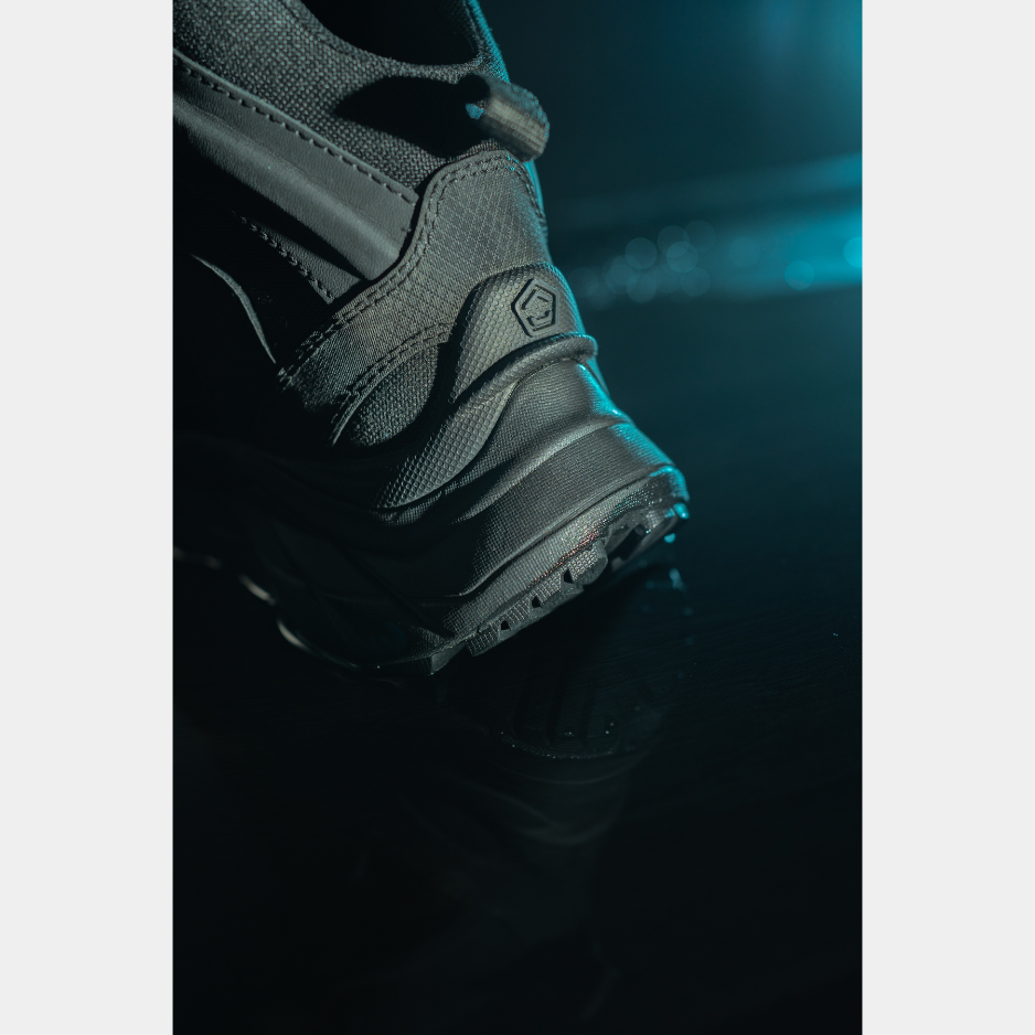 'GRAVITY' TAKTIKALISED VEEKINDLAD SAAPAD