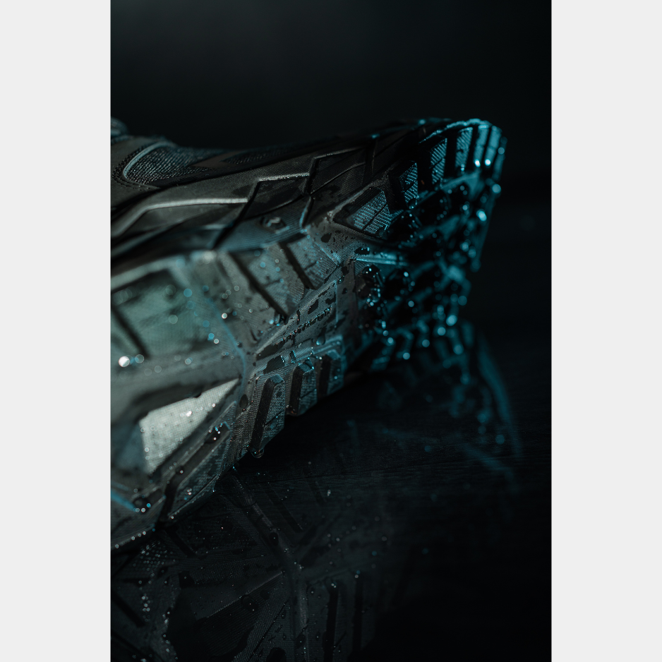 'GRAVITY' TAKTIKALISED VEEKINDLAD SAAPAD